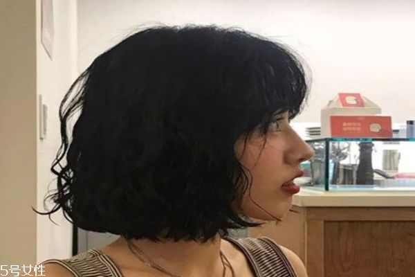 短发烫发后怎么吹造型,烫过的短发怎么吹