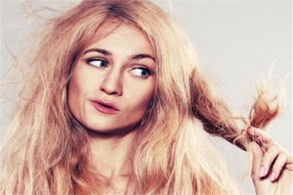 头发没弹性了怎么修复,头发没有弹性的原因