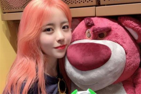 橙色头发适合黄皮肤的吗,粉色和橙色哪个适合黄皮