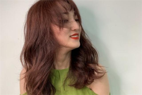 粉棕色头发掉色之后会是什么颜色,粉棕色头发需要褪色吗