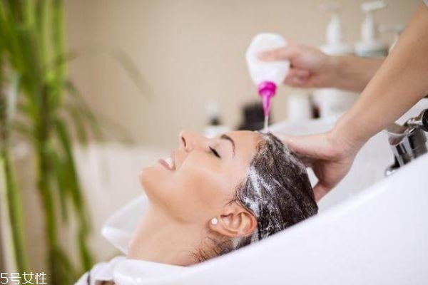 先洗脸还是先洗头发,洗澡先洗脸还是先洗头 先洗脸还是先洗头发,洗澡先洗脸还是先洗头