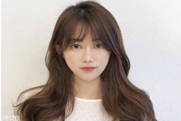 发际线低额头窄适合什么刘海,发际线低额头窄怎么办