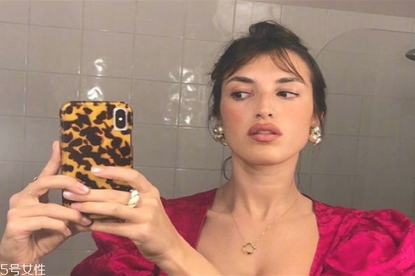 头发染了黑色褪色妙招,染过的头发怎么变黑 头发染了黑色褪色妙招,染过的头发怎么变黑