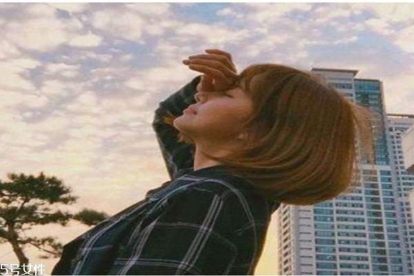 夏天适合什么颜色的头发,适合冬季的头发颜色