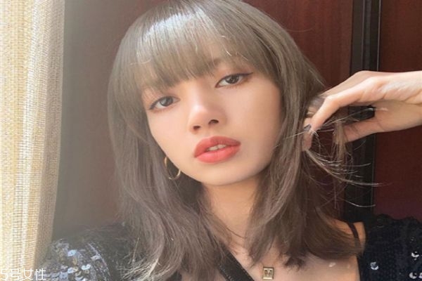 奶茶色头发属于什么色系,奶茶发色有几种颜色 奶茶色头发属于什么色系,奶茶发色有几种颜色