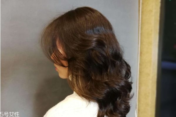 烫了头发应该如何打理,烫完头需要怎么打理