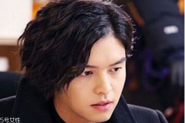 男生37分发型有哪几种图片,男生37分发型有哪几种分偏分斜刘海