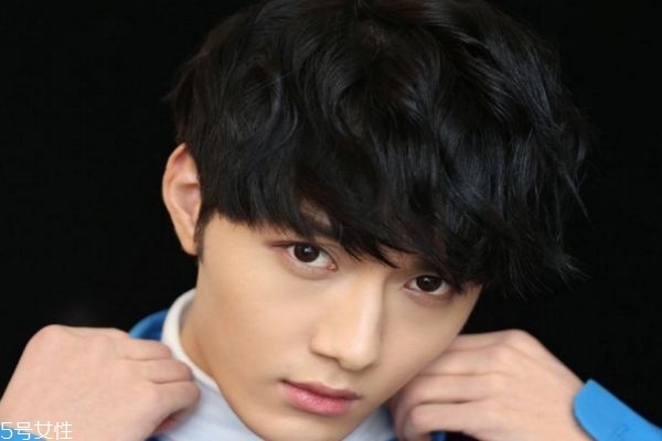 脸胖的男生适合什么发型,男生什么脸型适合什么发型