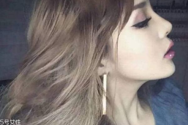 深棕色头发适合什么年龄,浅棕色头发适合多少岁