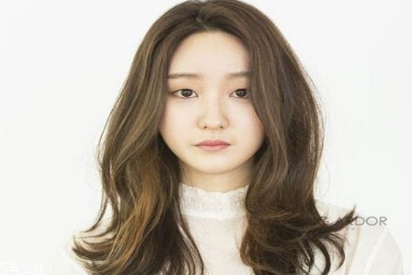 棕色发色适合什么肤色,棕色头发适合什么肤色