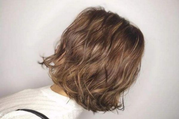 2019年最流行的卷发是哪一款,2019年流行发型长卷发