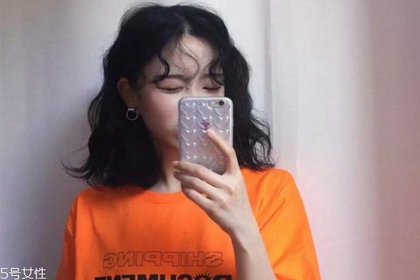 烫头后掉头发是什么原因,烫发后掉发严重是什么原因 烫头后掉头发是什么原因,烫发后掉发严重是什么原因