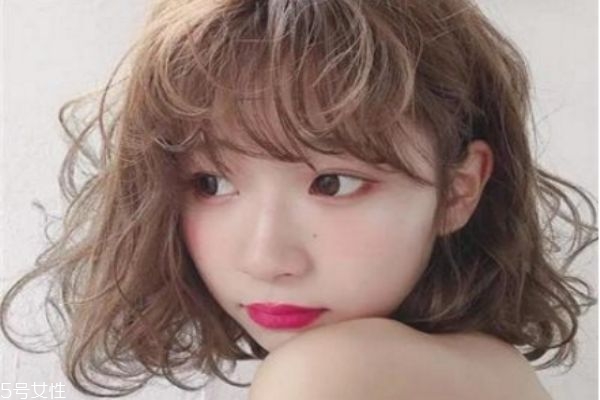 烫发之后掉头发很严重怎么办,烫发后掉发严重该怎么办 烫发之后掉头发很严重怎么办,烫发后掉发严重该怎么办