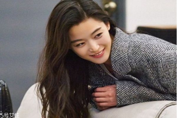 今年流行的卷发发型,最近流行的新款卷发 今年流行的卷发发型,最近流行的新款卷发