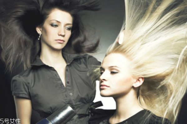 油性发质可以用护发素吗,油性头发不能用护发素吗