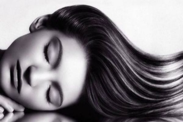 免洗护发素和护发精油一样吗,用了免洗护发素还要用精油吗