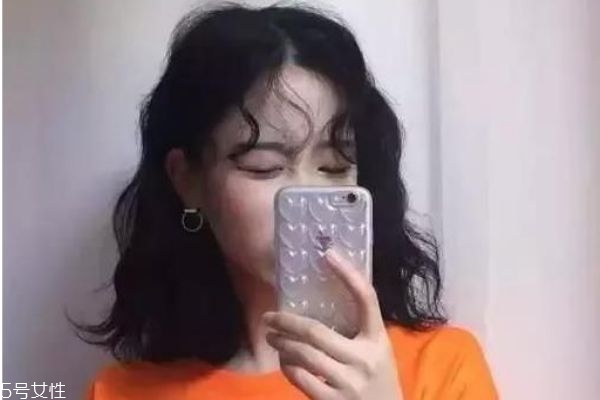 齐肩短发烫什么卷好看图片,齐肩短发烫什么卷好看妈妈