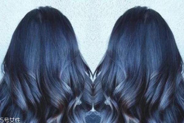 蓝色系列颜色,黄色头发染蓝黑色是什么颜色 蓝色系列颜色,黄色头发染蓝黑色是什么颜色