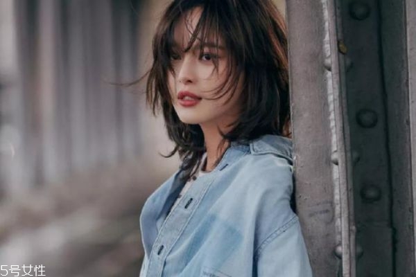 适合冬天的发型,短发女生冬天穿什么衣服好看