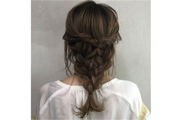 马尾编发发型简单又好看,简单马尾编发