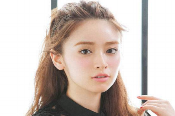 卷头发适合什么发型,卷发适合扎什么发型