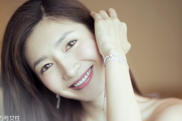 头发少适合染什么颜色,头发少染什么颜色好看图片