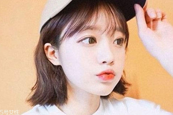 短发搭配什么样的帽子好看,超短发配什么帽子好看