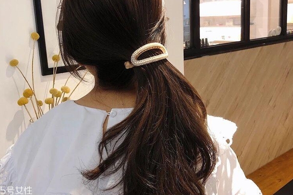 冬天扎什么发型最好看,秋冬怎么扎头发好看