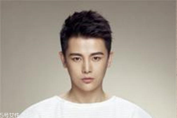 男宝宝头发少剪什么发型好看,男生发量少适合什么发型图片