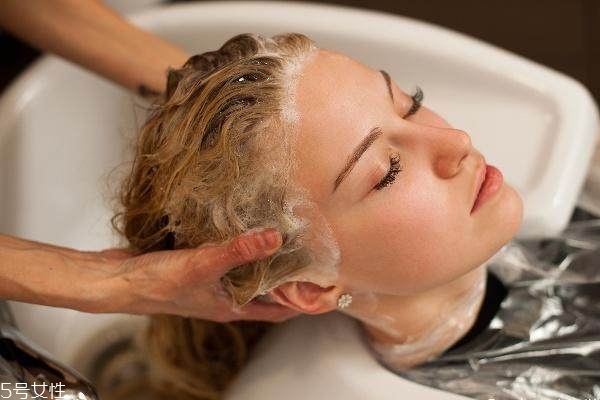 洗头一定要吹头吗,洗完头应不应该吹头