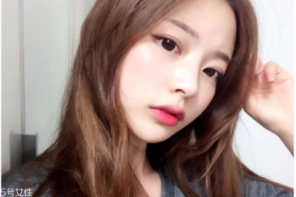 大饼脸适合什么刘海,大饼脸适合什么刘海发型