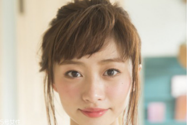 冬天头发怎么盘好看,冬天怎样盘发好看 冬天头发怎么盘好看,冬天怎样盘发好看