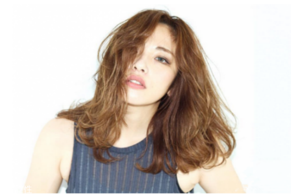 秋天染什么颜色头发好看图片,秋天染什么颜色头发好看显瘦 秋天染什么颜色头发好看图片,秋天染什么颜色头发好看显瘦