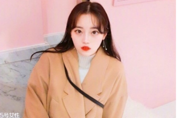 发际线高额头高适合什么发型,发际线高的女生适合什么短发