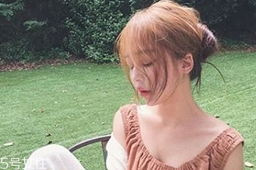 低丸子头怎么扎简单好看图解,低丸子头怎么扎简单好看