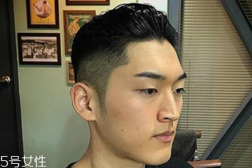 男人成熟的发型,男生什么发型显成熟干练 男人成熟的发型,男生什么发型显成熟干练