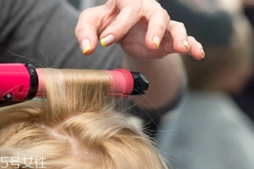 头发很卷很乱怎么办,头发比较卷怎么办