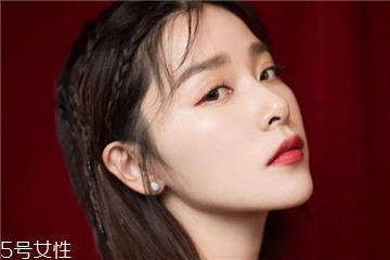 短头发怎么扎好看,短头发烫什么卷发好看