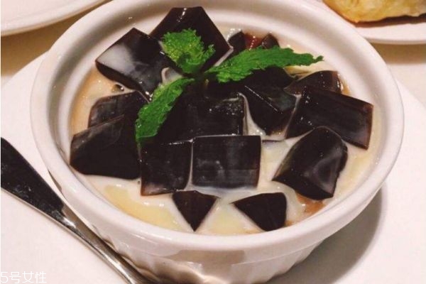 龟苓膏的功效龟苓膏的功效作用(龟苓膏的功效和作用)