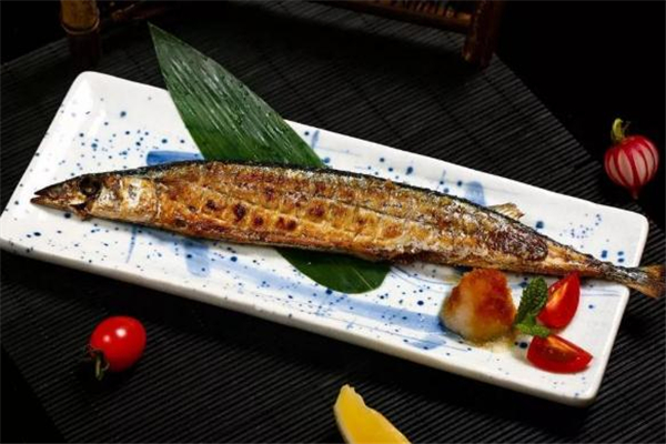 秋刀鱼如何挑选(怎么买秋刀鱼)