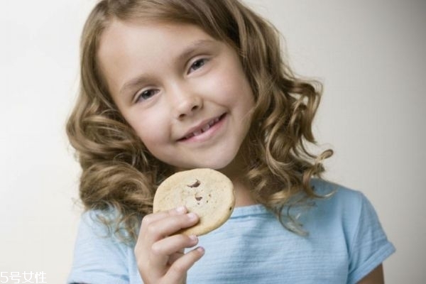 儿童吃饼干的注意事项(儿童能吃饼干吗)