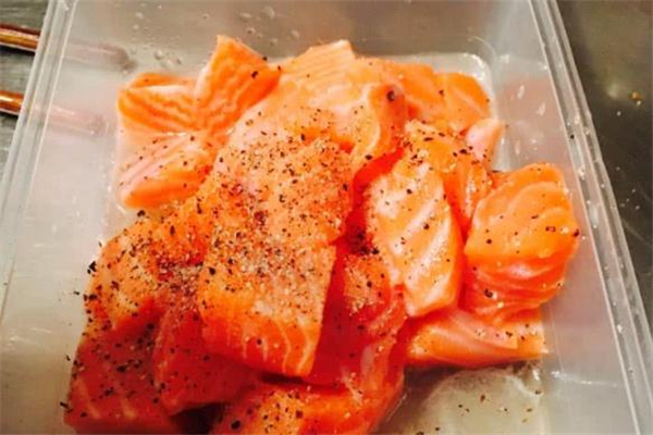 手术后吃三文鱼注意事项(手术后能吃三文鱼吗)