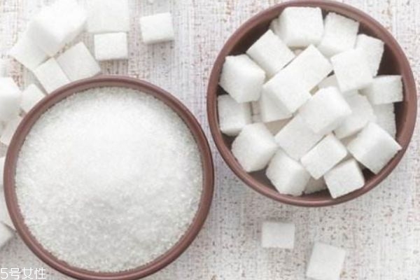 冰糖和白糖的区别(冰糖和白糖的区别和功效) 冰糖和白糖的区别(冰糖和白糖的区别和功效)