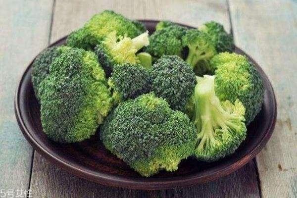 西兰花的做法(西兰花的做法哪种比较好吃)