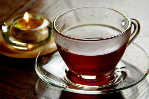 玫瑰蜂蜜茶能用开水泡吗(玫瑰花茶加蜂蜜可以泡水喝吗)