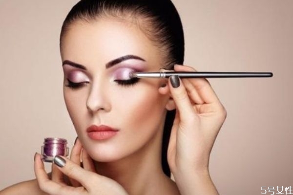 最经典又好用的画眼影大法教程(画眼影教程简单好看)