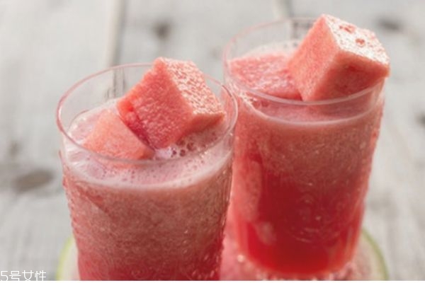 迪奥眼线笔特点(迪奥眼线笔好用吗)