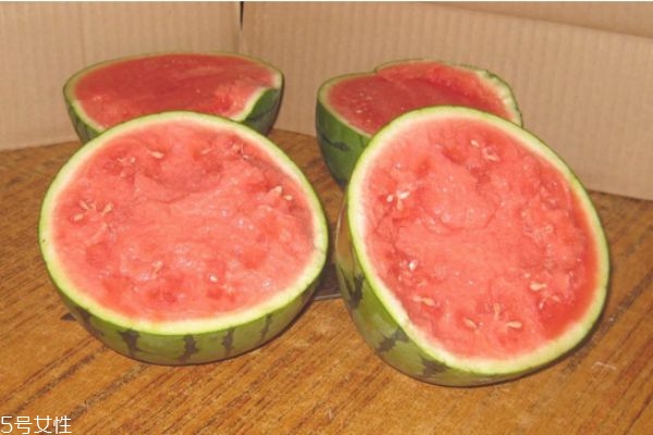 怎么挑到好吃优质的西瓜(如何挑好吃的西瓜)