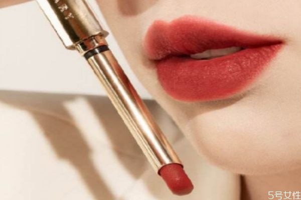 完美日记小黑钻多少钱(完美日记小黑钻多少钱一支)