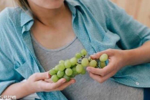孕妇可以吃无籽的葡萄吗(孕妇可以吃无籽的葡萄吗)